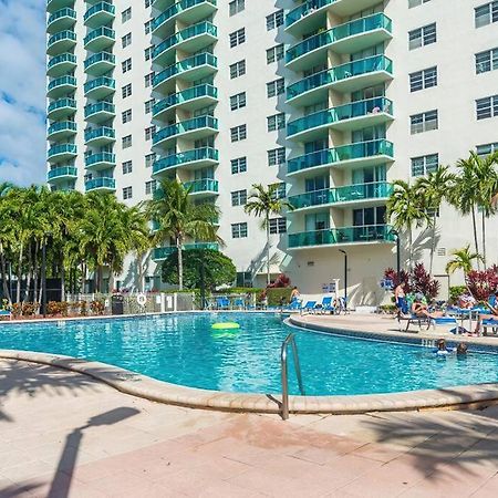 Miami Holiday Apartments Съни Айлс Бийч Екстериор снимка