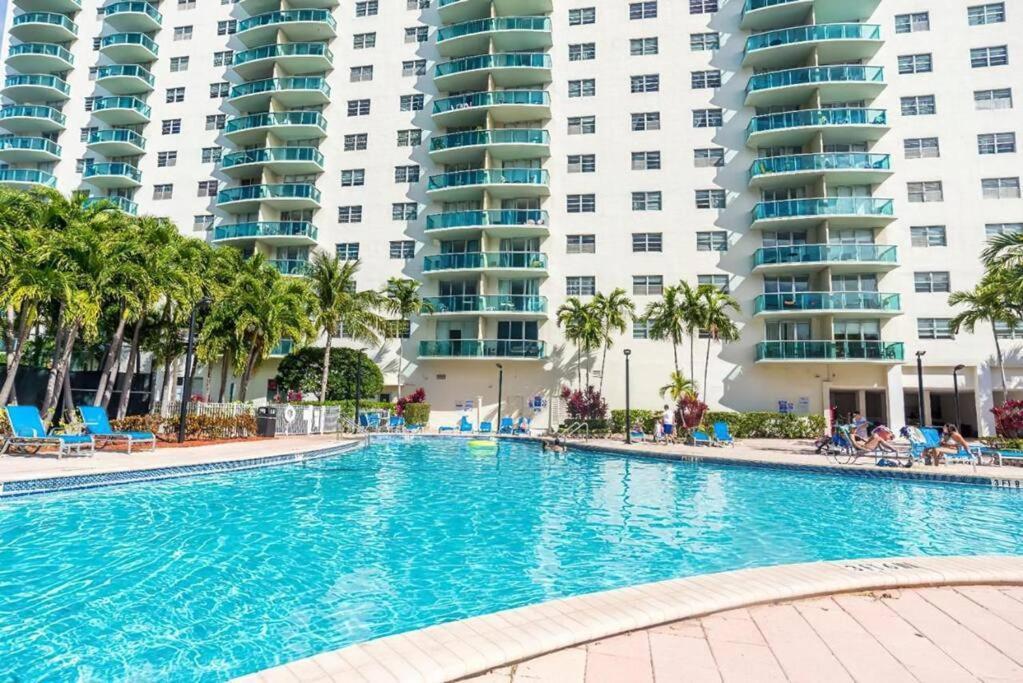 Miami Holiday Apartments Съни Айлс Бийч Екстериор снимка