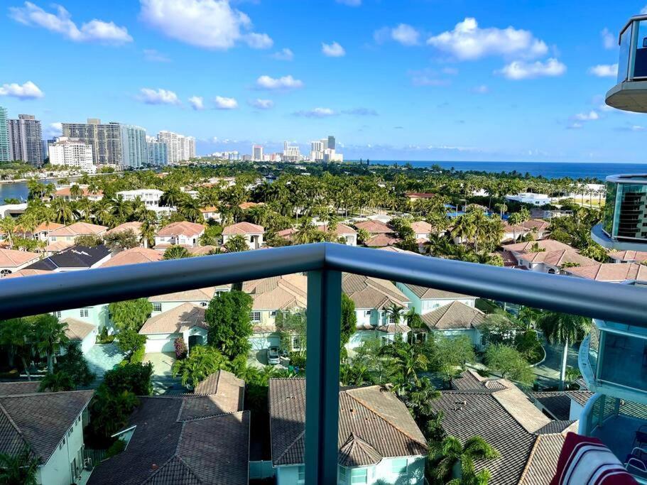 Miami Holiday Apartments Съни Айлс Бийч Екстериор снимка