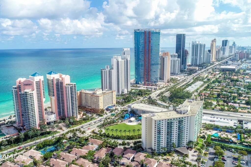 Miami Holiday Apartments Съни Айлс Бийч Екстериор снимка